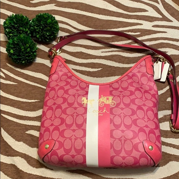 Coach Handbags - Pink Coach Bag 🎀 Can be shoulder or cross body